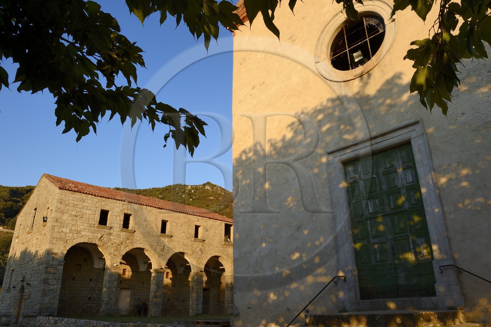 France, Corse-du-Sud (2A), Alta Rocca, Sainte-Lucie-de-Tallano (Santa Lucia di Tallà), ancien couvent Saint François, maison de l'énergie