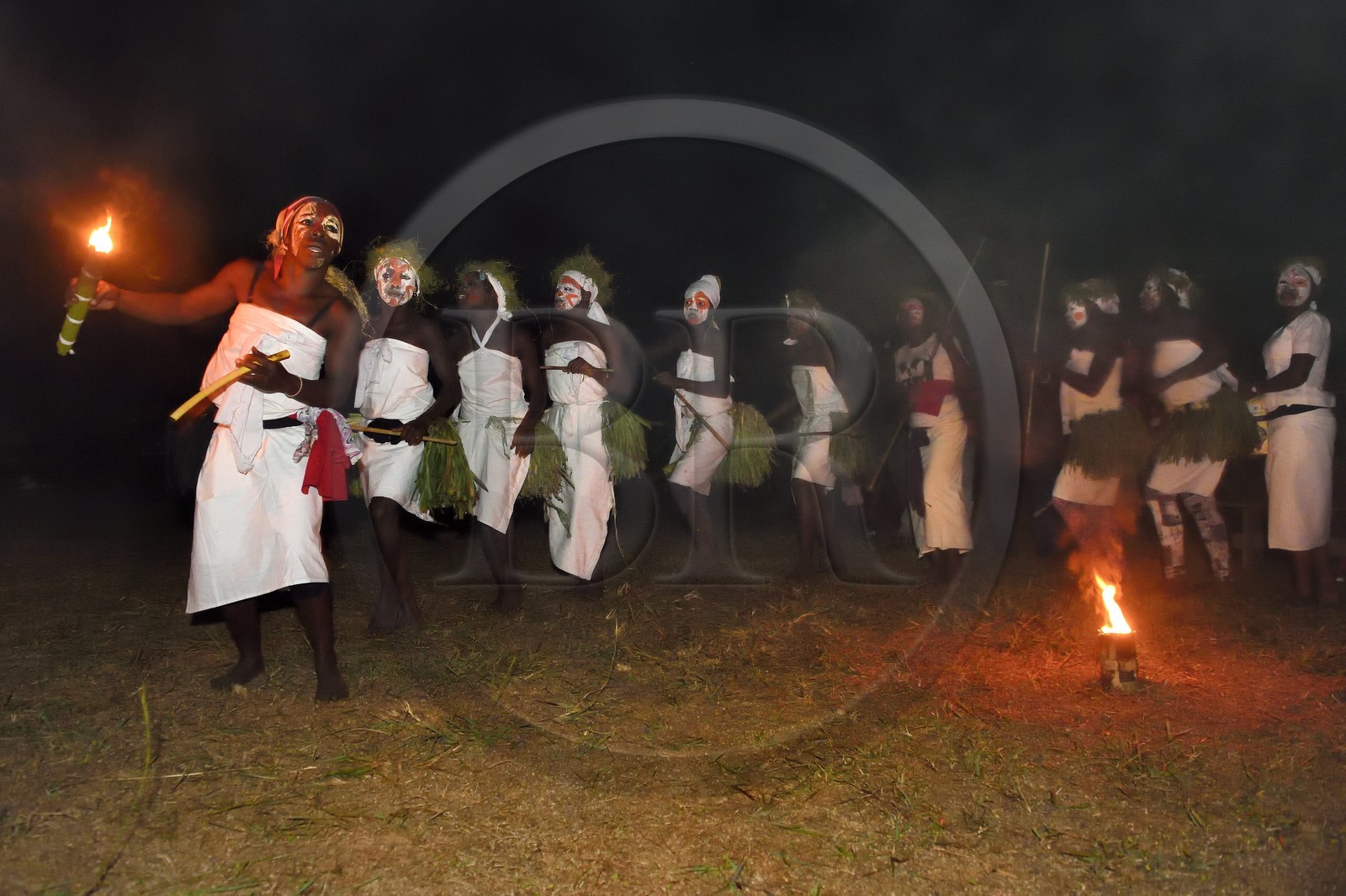 Gabon, province de Ogooué- Maritime, Omboué, région du Loango, danses traditionnelles Nkomi (Myènè)