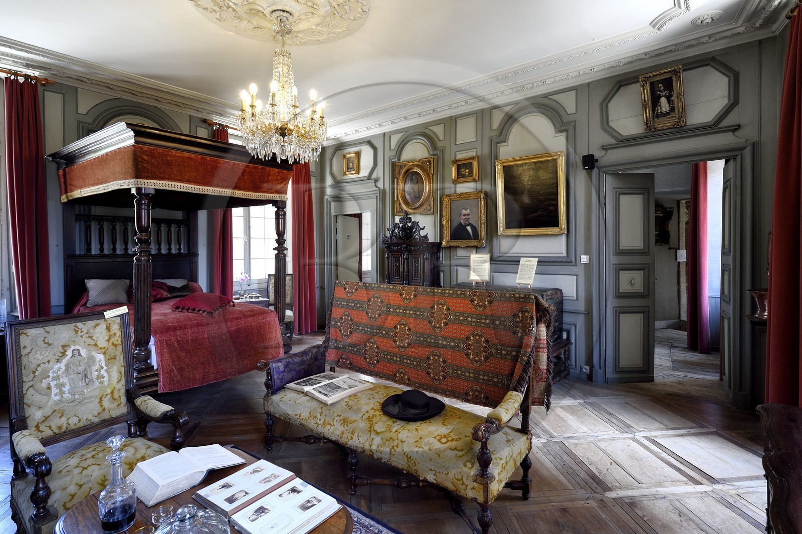 France, Dordogne (24), Périgord Noir, vallée de la Dordogne, Sarlat-la-Canéda, le Manoir de Gisson, le grand salon