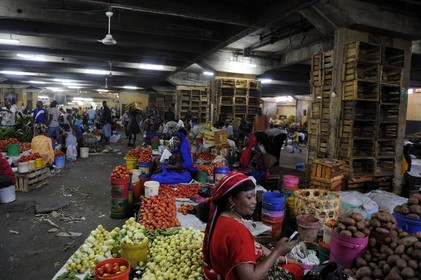 Tanzanie, Dar es-Salaam, le grand marché central de Kariakoo, la partie basse au sous-sol