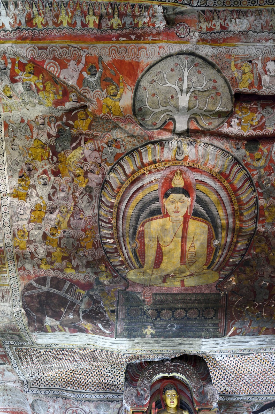 Sri Lanka, province du centre, district de Matale, Dambulla, Temple du Rocher Royal aussi appelé Ran Giri (Rocher doré) classé patrimoine mondial de l'UNESCO, la grotte n°2 Maharaja Viharaya, détail des fresques sur les paroies de la grotte