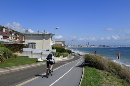France, Seine Maritime, the town of Sainte-Adresse extends Le Havre along the coast, modern villas