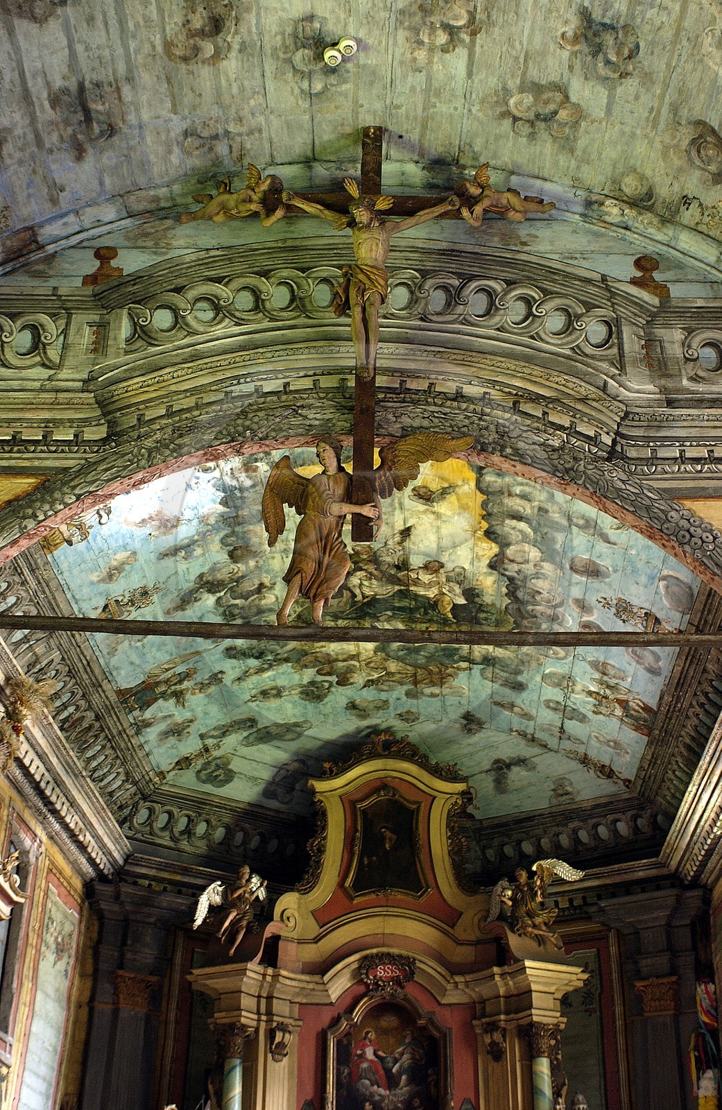 Pologne, Petite Pologne, Carpates, Christ en croix à l' intérieur de l' église en bois du village de Rabka-Zdroj
