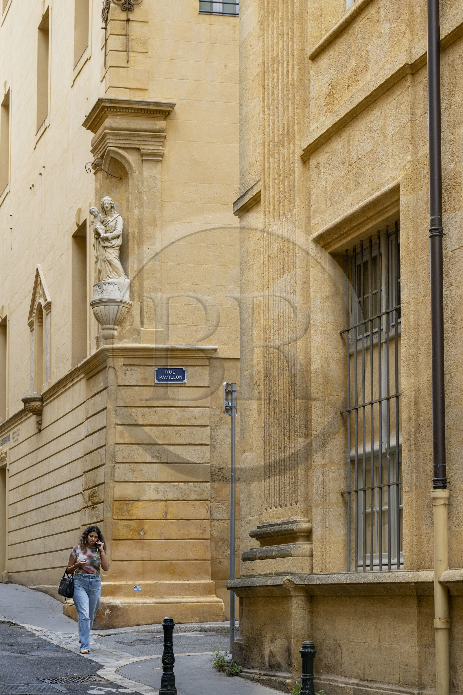 France, Bouches-du-Rhône (13), Aix en Provence, maison natale de Paul Cezanne rue de l'Opéra à l'angle de la rue Pavillon et ornée d'une Vierge d'angle