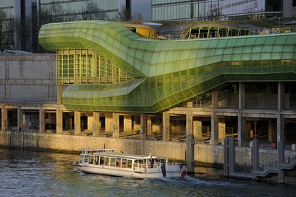 France, Paris (75), quai d'Austerlitz, Cité de la Mode et du Design, bâtiments industriels des anciens Magasins généraux rénovés par les architectes française et néo-zélandais Dominique Jakob et Brendan MacFariane, ouverture prévue à l'automne 2011