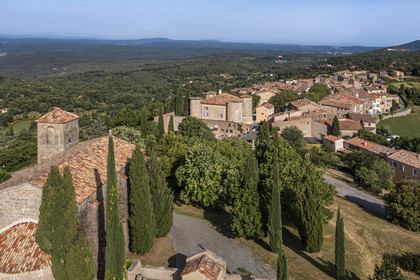 France, Var (83), La Dracénie, village de Tourtour, labellisé Les Plus Beaux Villages de France (vue aérienne)