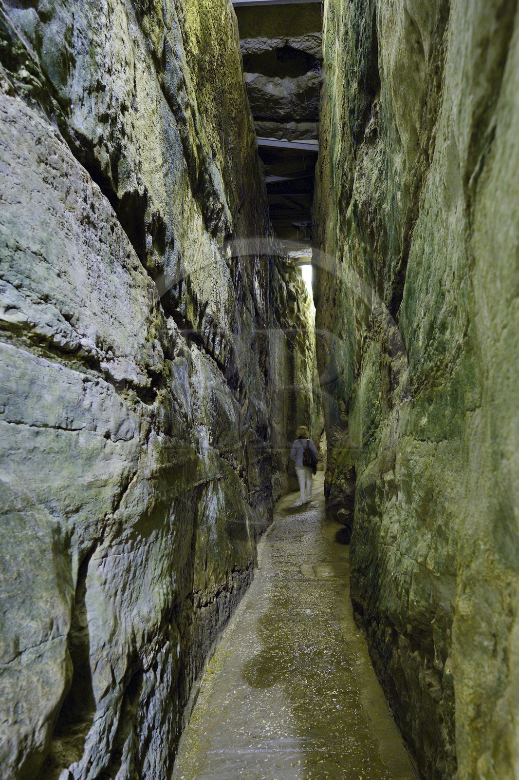 Israel, Jérusalem, ville sainte, vieille-ville classée Patrimoine Mondial de l'UNESCO, souterrain du Kotel qui longe le Mur occidental, ancien aqueduc des Asmonéens abandonné lors de la construction du second temple