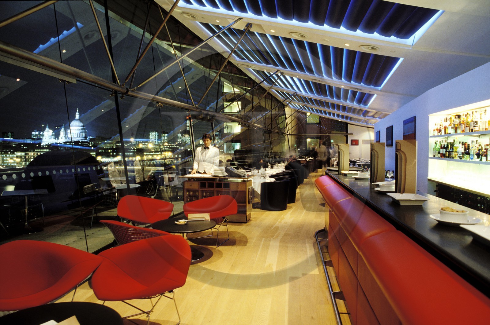 Royaume-Uni, Londres, l' intérieur du bar-restaurant Oxo sur les quais de la Tamise