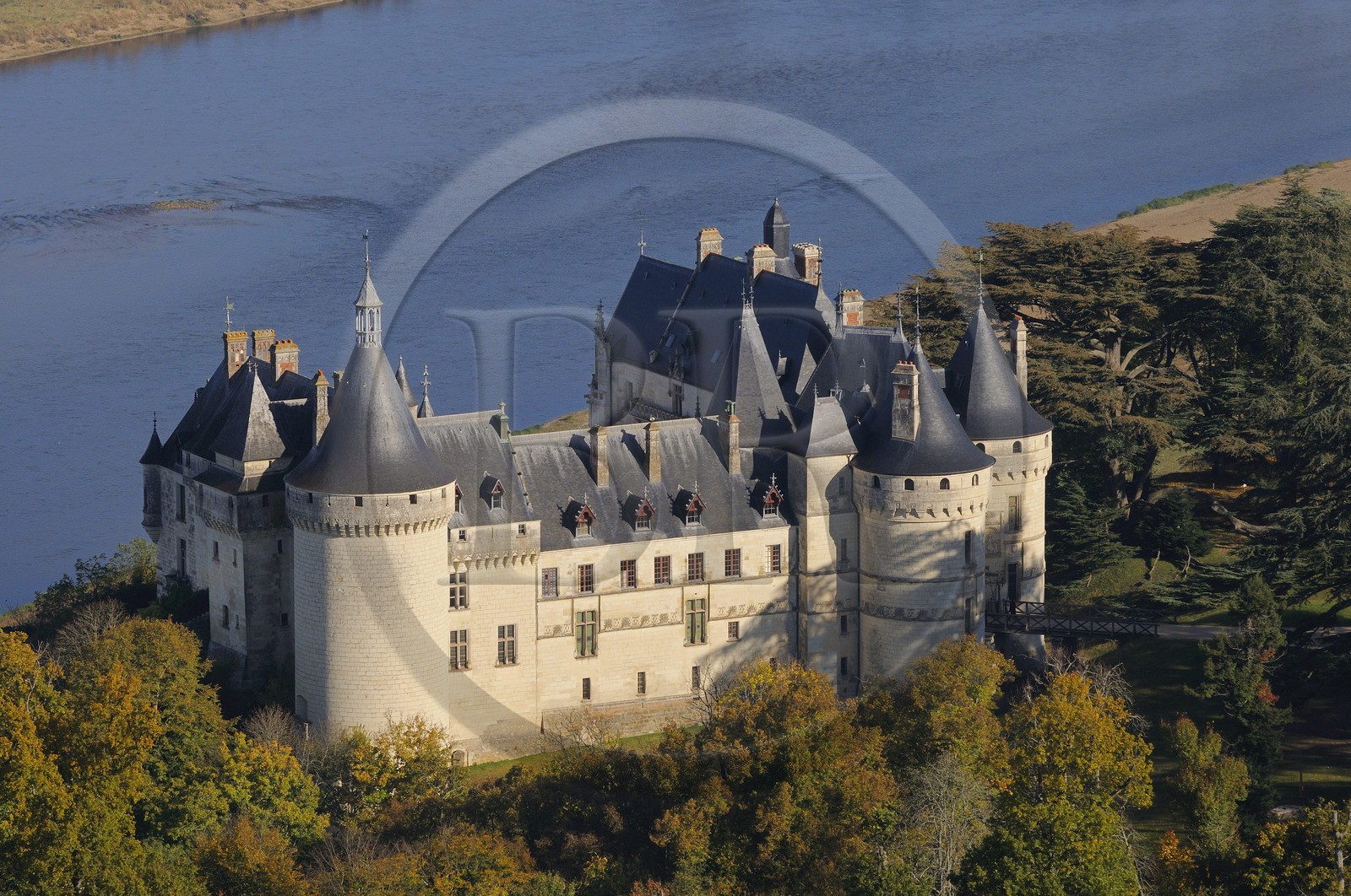 France, Loir-et-Cher (41), Vallée de la Loire classée Patrimoine Mondial de l'UNESCO, château de Chaumont-sur-Loire (vue aérienne)