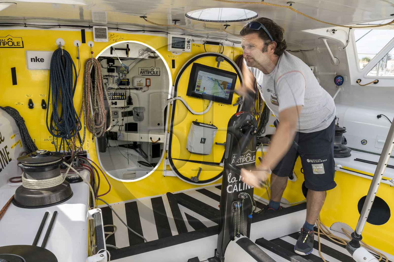 France, Vendée (85), Les-Sables-d'Olonne, Port Olona, ponton des voiliers du Vendée Globe, le skipper Arnaud Boissière du voilier monocoque de 60 pieds IMOCA La Mie Caline