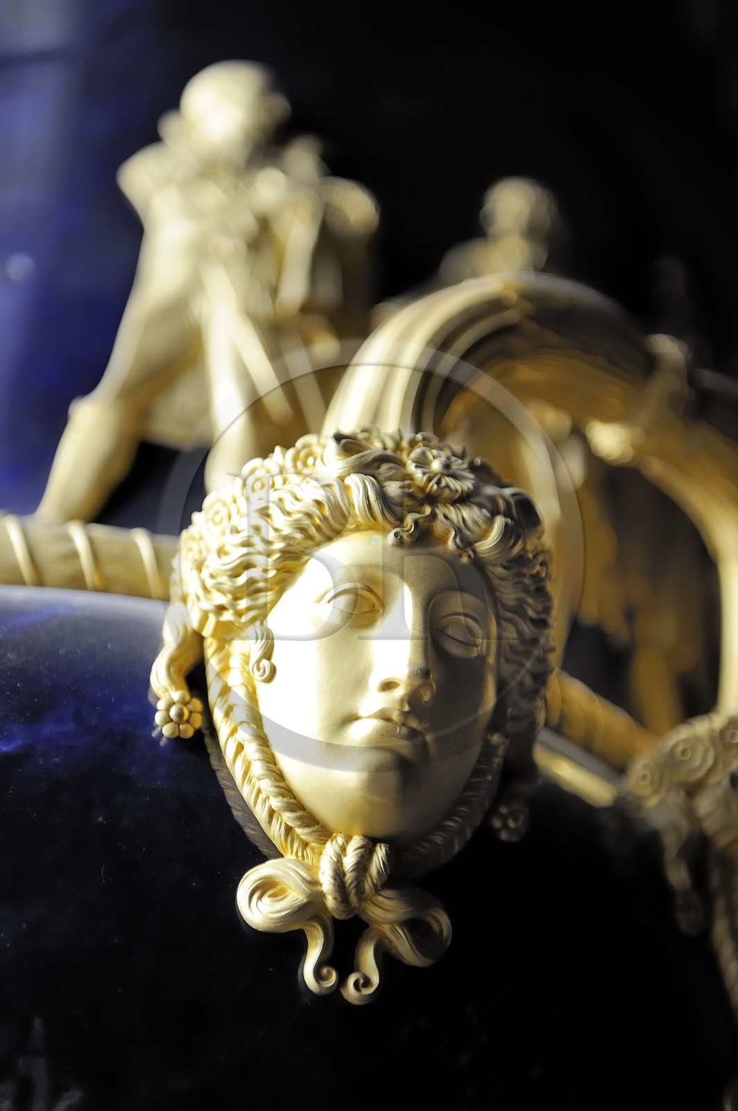 France, Yvelines (78), château de Versailles, classé Patrimoine Mondial de l'UNESCO, vase de Sèvre de style Empire offert pour le mariage de Napoléon et de Marie-Louise dans le Musée parlant (parcours audiovisuel dans l'Histoire de France)