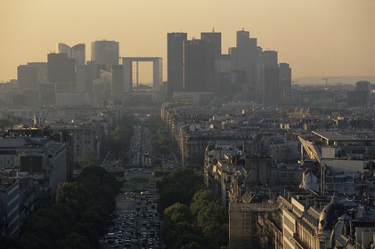 France, Paris (75), la Défense et l'avenue de la grande armée