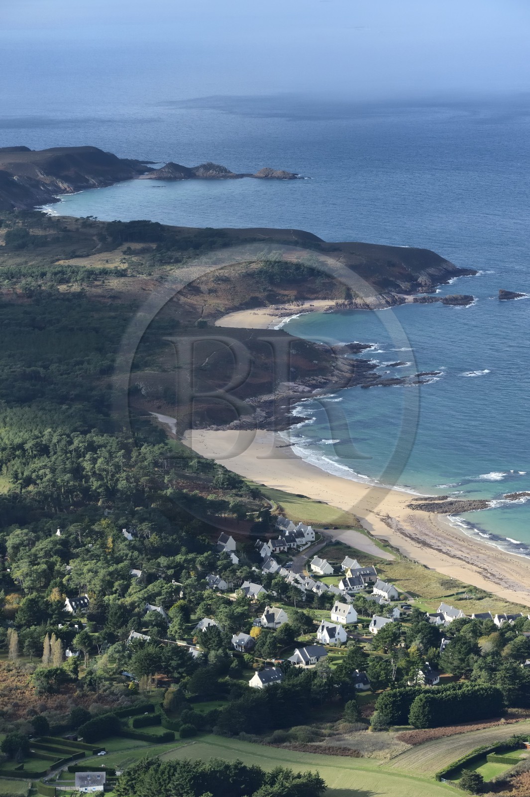 France, Côtes-d'Armor (22), plage d'Erquy (vue aérienne)
