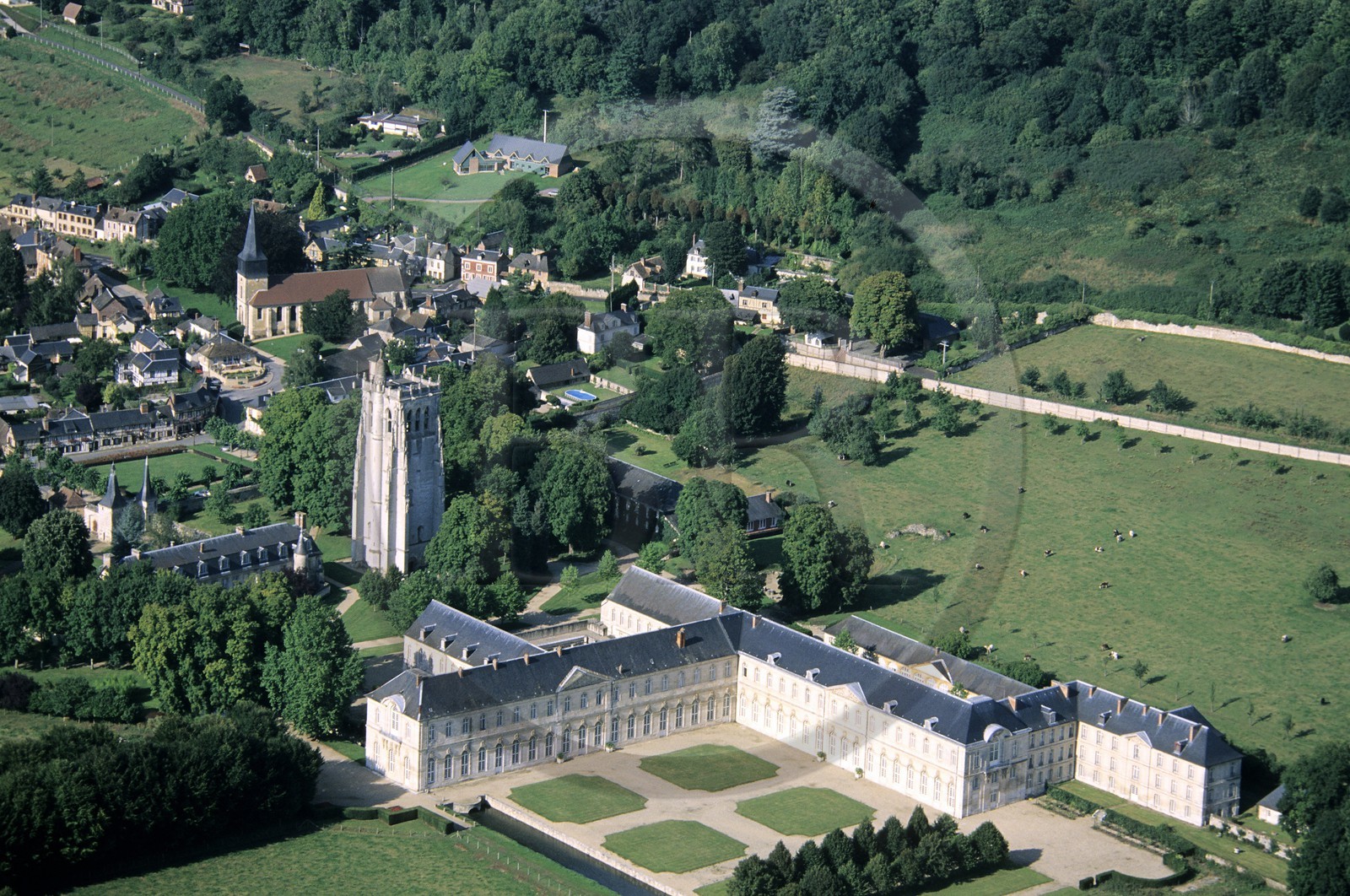 France, Eure (27), abbaye Notre-Dame-du-Bec-Helloin, (vue aérienne)