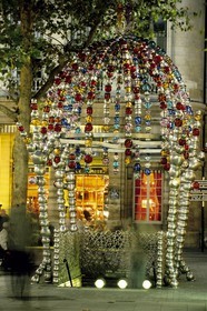 France, Paris (75), place du Palais Royal, bouche de métro stylisée de l'artiste Jean-Michel Othoniel