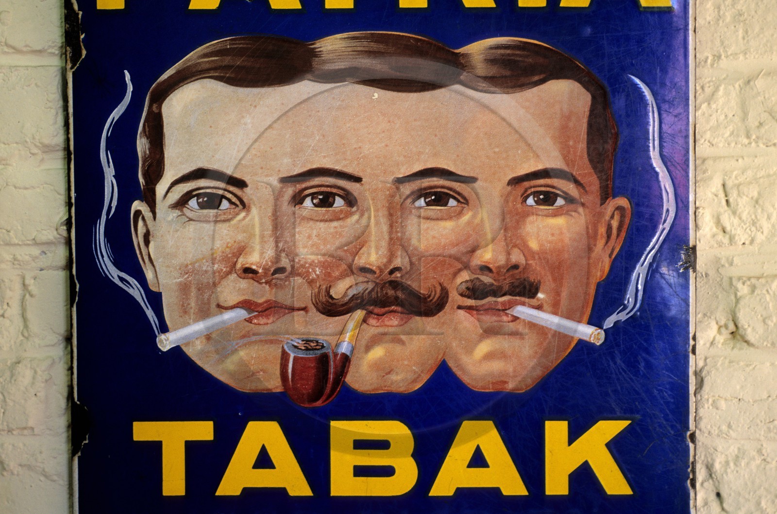 Belgique, Wervick à la frontière française, affiche publicitaire du musée du tabac