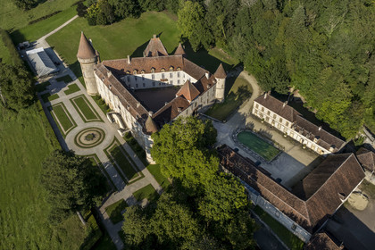 France, Nièvre (58), Parc naturel régional du Morvan, Bazoches, le chateau de Bazoches qui fut propriété du maréchal Sébastien le Prestre de Vauban (vue aérienne)