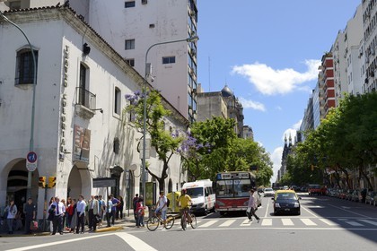 Argentine, Buenos Aires, avenida Belgrano et le theatre Colonial