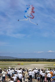 France, Bouches-du-Rhône (13), Salon-de-Provence, base aerienne 701, base de la Patrouille de France (PAF pour Patrouille acrobatique de France) de l'Armée de l'air et de l'espace française, démonstrations aériennes en présence des familles des élèves officiers pour la cérémonie d’échange des Gardes