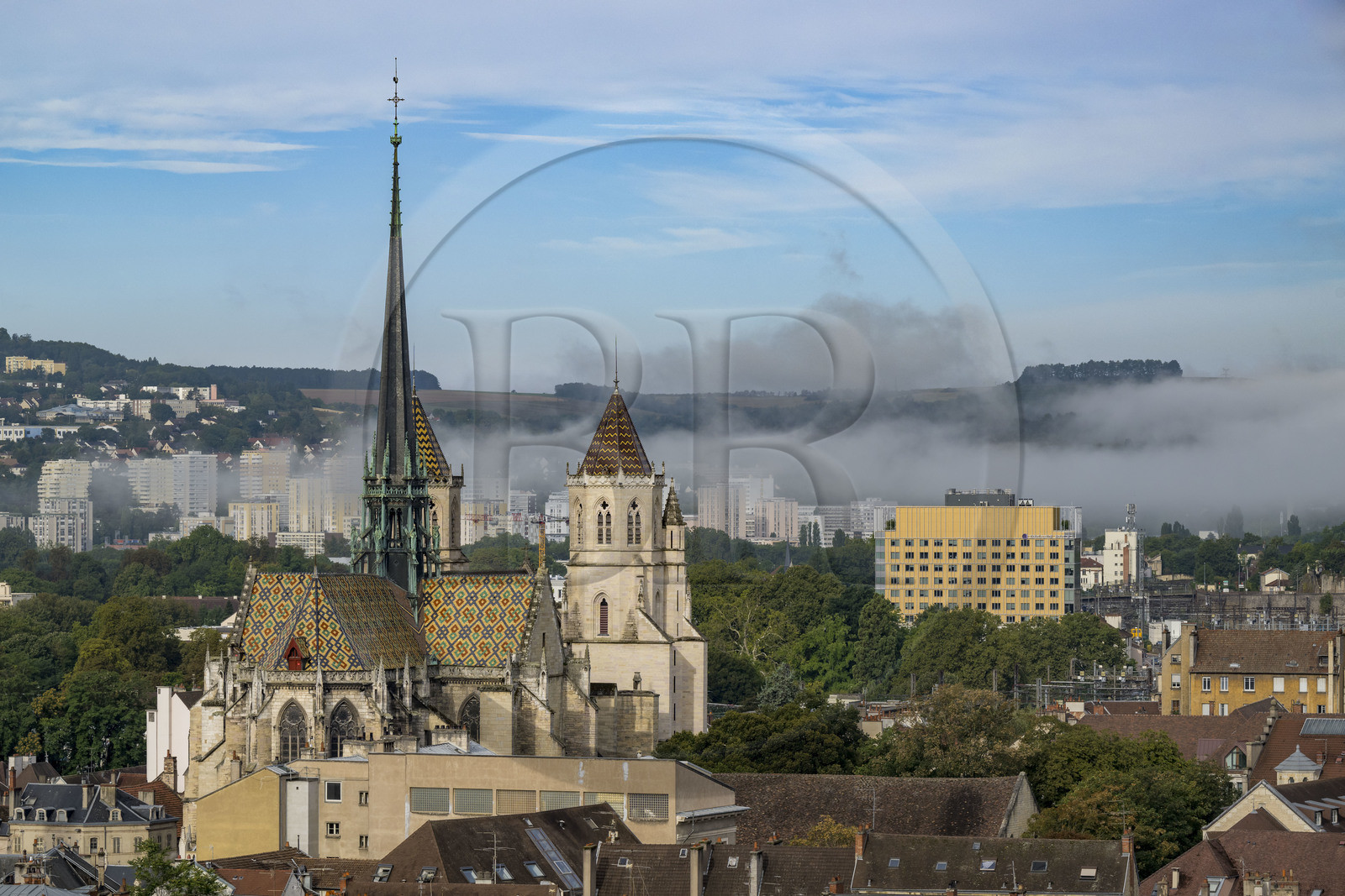 France, Côte-d'Or (21), Dijon, zone classée Patrimoine Mondial de l'UNESCO, la cathédrale Sainte Bénigne vue depuis la Tour Philippe Le Bon