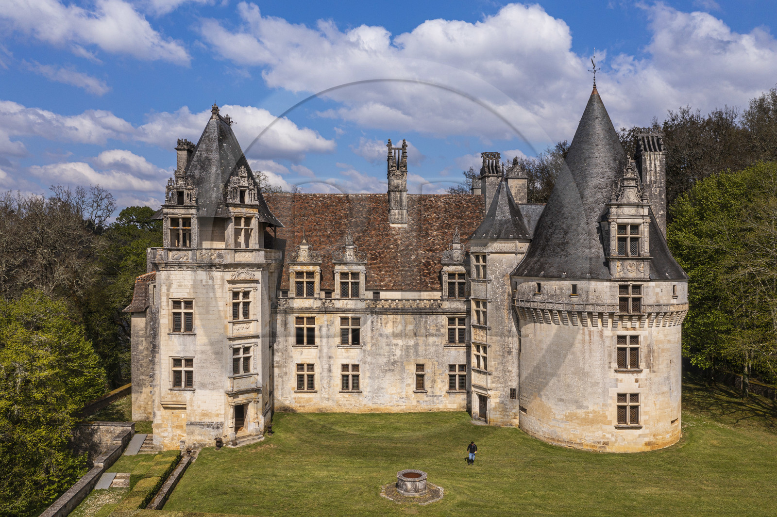 France, Dordogne (24), Périgord Vert, Villars, Chateau de Puyguilhem de style Renaissance (vue aérienne)