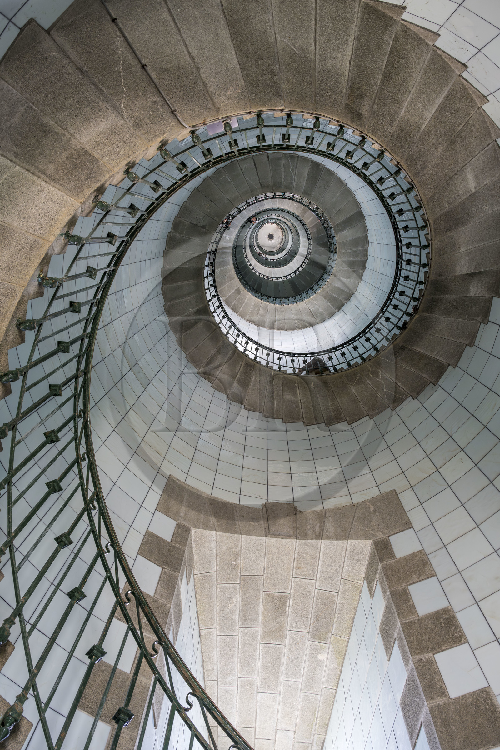 France, Finistère (29), Pays des Abers, Ile Vierge dans l'archipel de Lilia, le phare de l'Ile Vierge, escalier intérieur du plus haut phare d'Europe avec 82,5 mètres