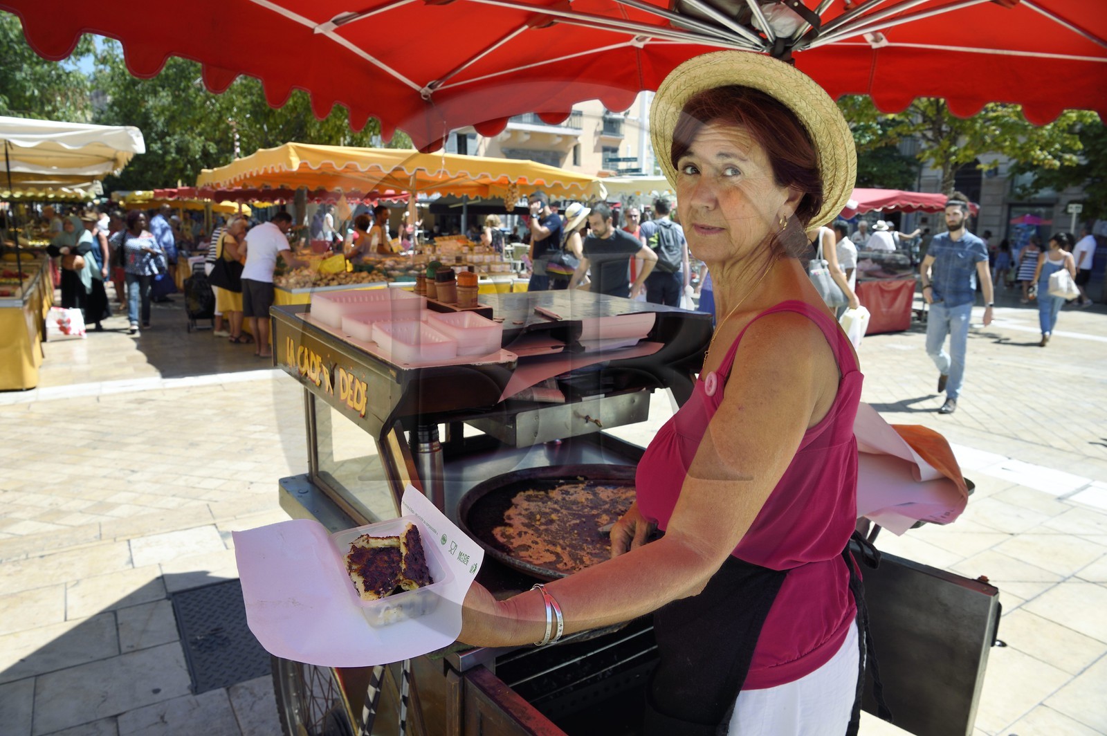France, Var, Toulon, selling the local specialty La Cade (chickpea flour pancake) on Cours Lafayette market