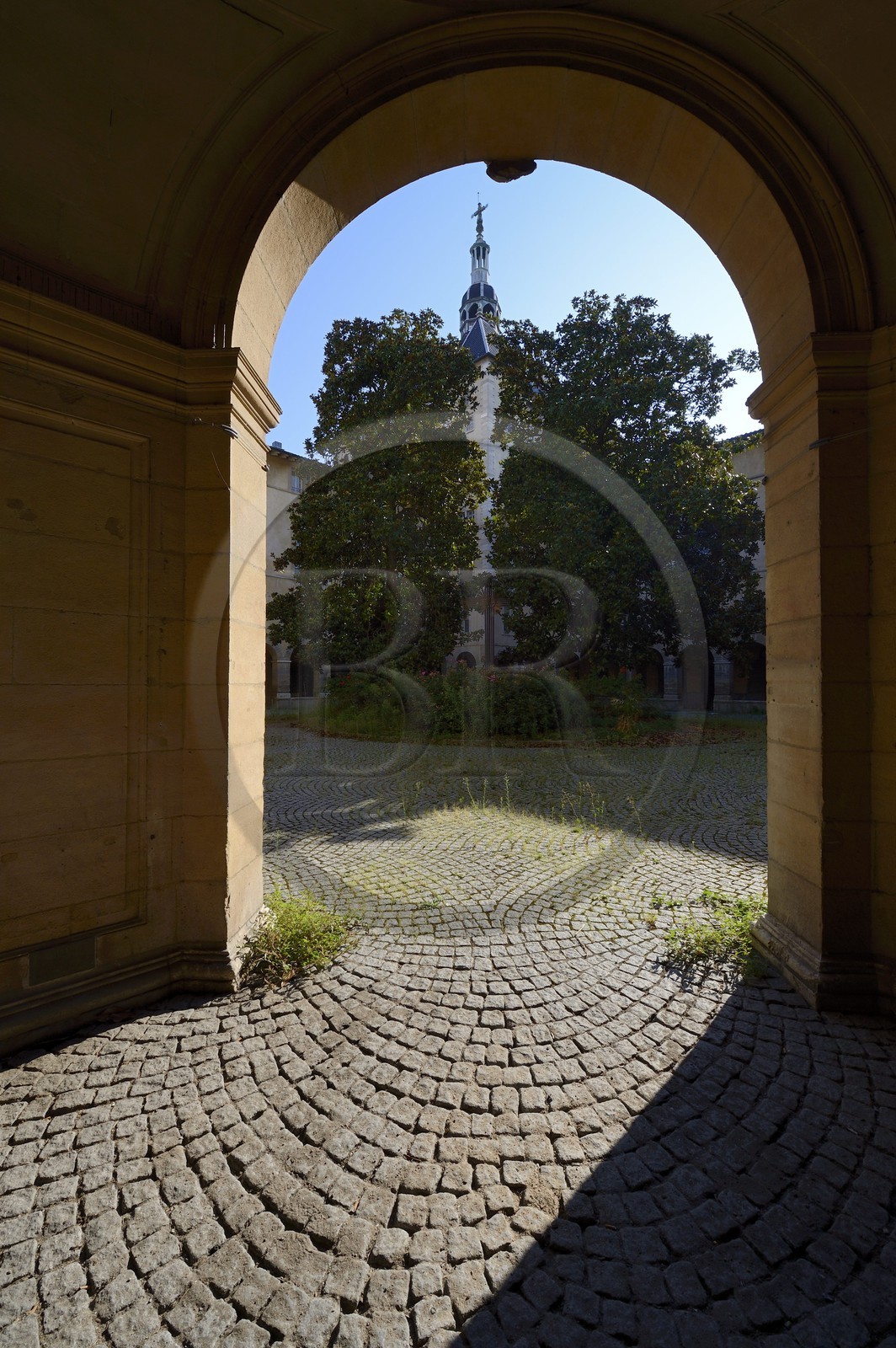 France, Rhône (69), Lyon, site historique classé Patrimoine Mondial de l'UNESCO, l'hôpital de l'Hôtel Dieu, cour du cloître
