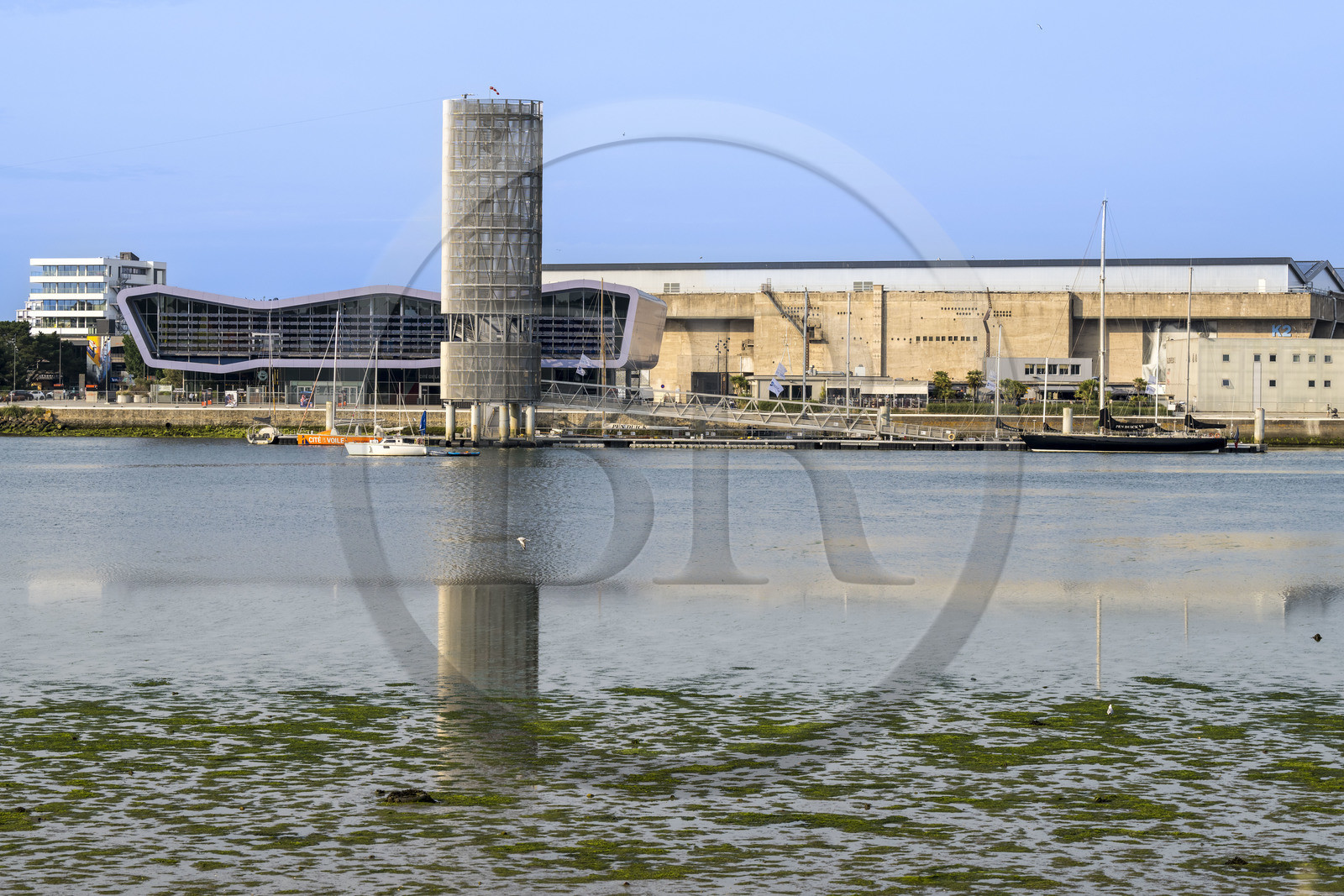 France, Morbihan (56), Lorient, Lorient La Base, ancienne base de sous-marins construite par les Allemands durant la Seconde Guerre mondiale,  Cité de la Voile Eric Tabarly