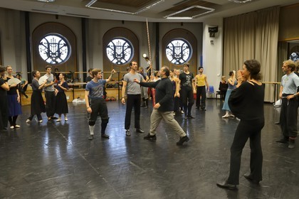 France, Paris (75), Opéra Garnier, répetition de Don Quichotte, maitresse de ballet Clotilde Vayer et assistant maitre de ballet Fabrice Bourgeois