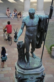 Italy, Lombardy, Milan, Brera Academy (Accademia di Brera), Napoleon Bonaparte seen as the God Mars bronze statue by Antonio Canova in the courtyard of the Palazzo Brera