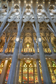 Espagne, Catalogne, Barcelone, quartier de l'Eixample, basilique de la Sagrada Familia de l'architecte du modernisme catalan Antoni Gaudi classée Patrimoine Mondial de l'UNESCO, le côté ouest de la Nef