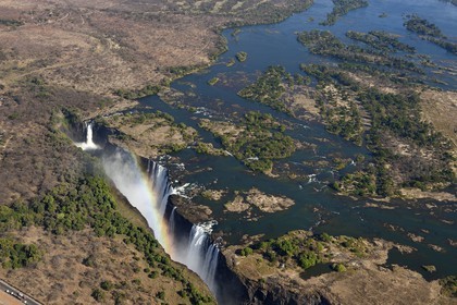 Zimbabwe, province de Matabeleland septentrional, fleuve Zambèze, les Chutes Victoria, classées Patrimoine Mondial de l'UNESCO (vue aérienne)