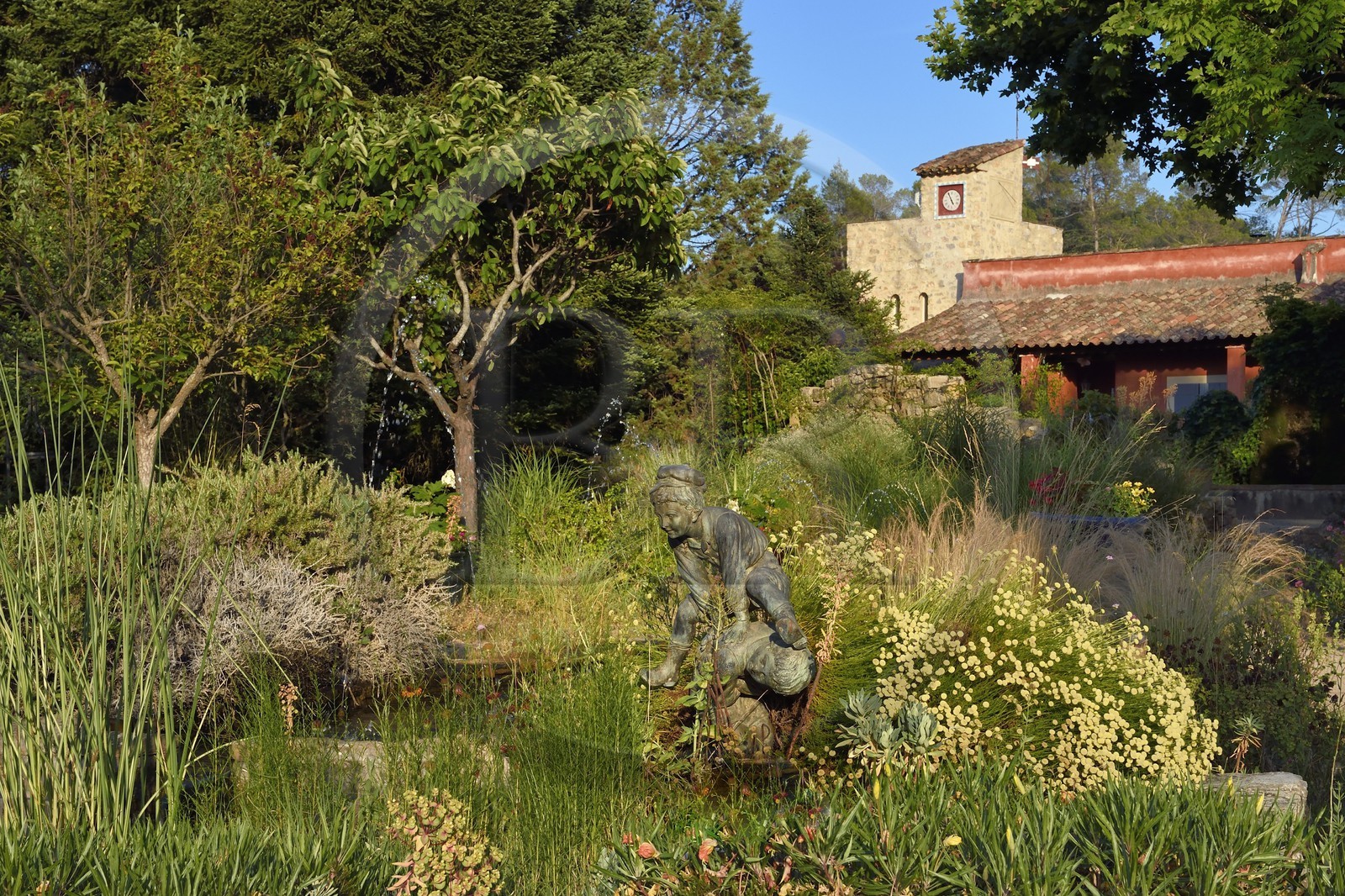 France, Var (83), Provence Verte, Bras, vers Saint-Maximin-la-Sainte-Baume, la maison d'hotes Le Peyrourier - une campagne en Provence