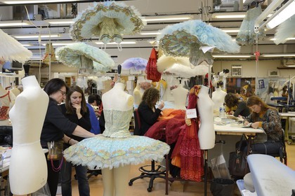 France, Paris (75), Opéra Garnier, les ateliers du costume, les ateliers flous, confection d'un tutu