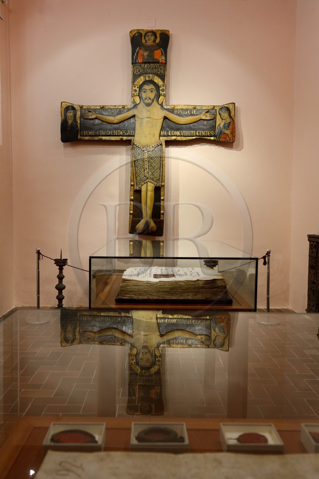 Croatie, Dalmatie, côte dalmate, Zadar, musée du couvent Saint-François, crucifix roman byzantin du christ  ressuscité (XII - XIIIème siècle)