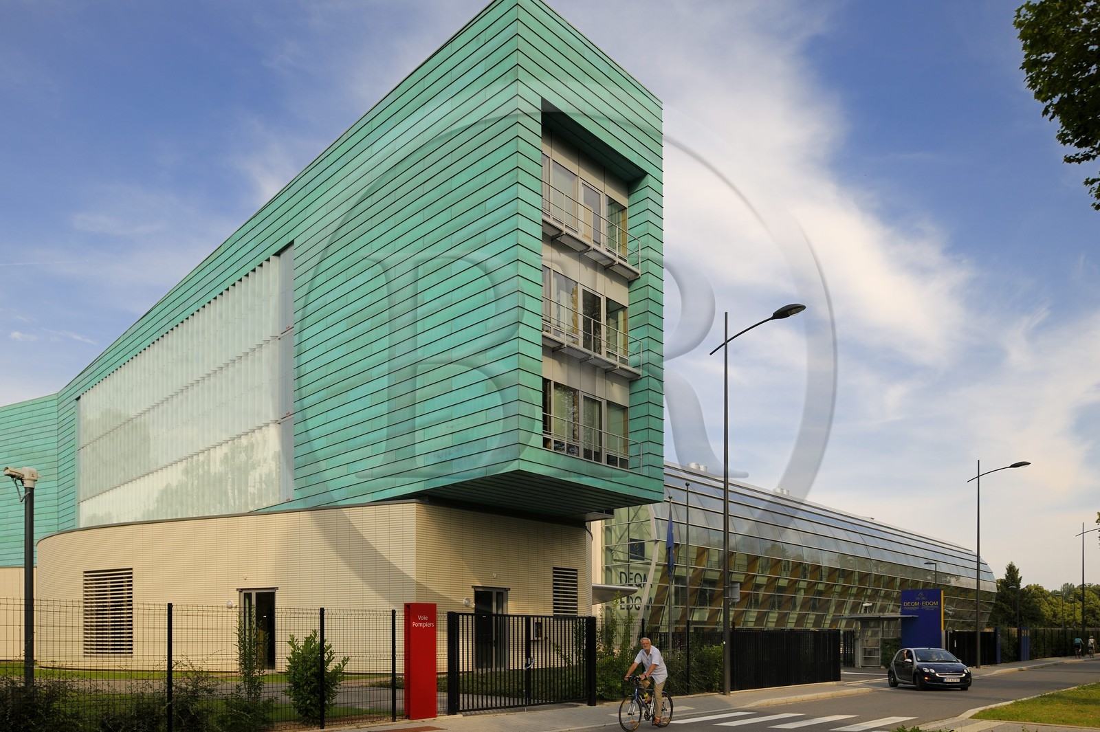 France, Bas-Rhin (67), Strasbourg, la Pharmacopée européenne, bâtiment de la Direction Européenne de la Qualité du Médicament allée Kastner, par le cabinet Aukett Art et Building, architectes Denu et Paradon