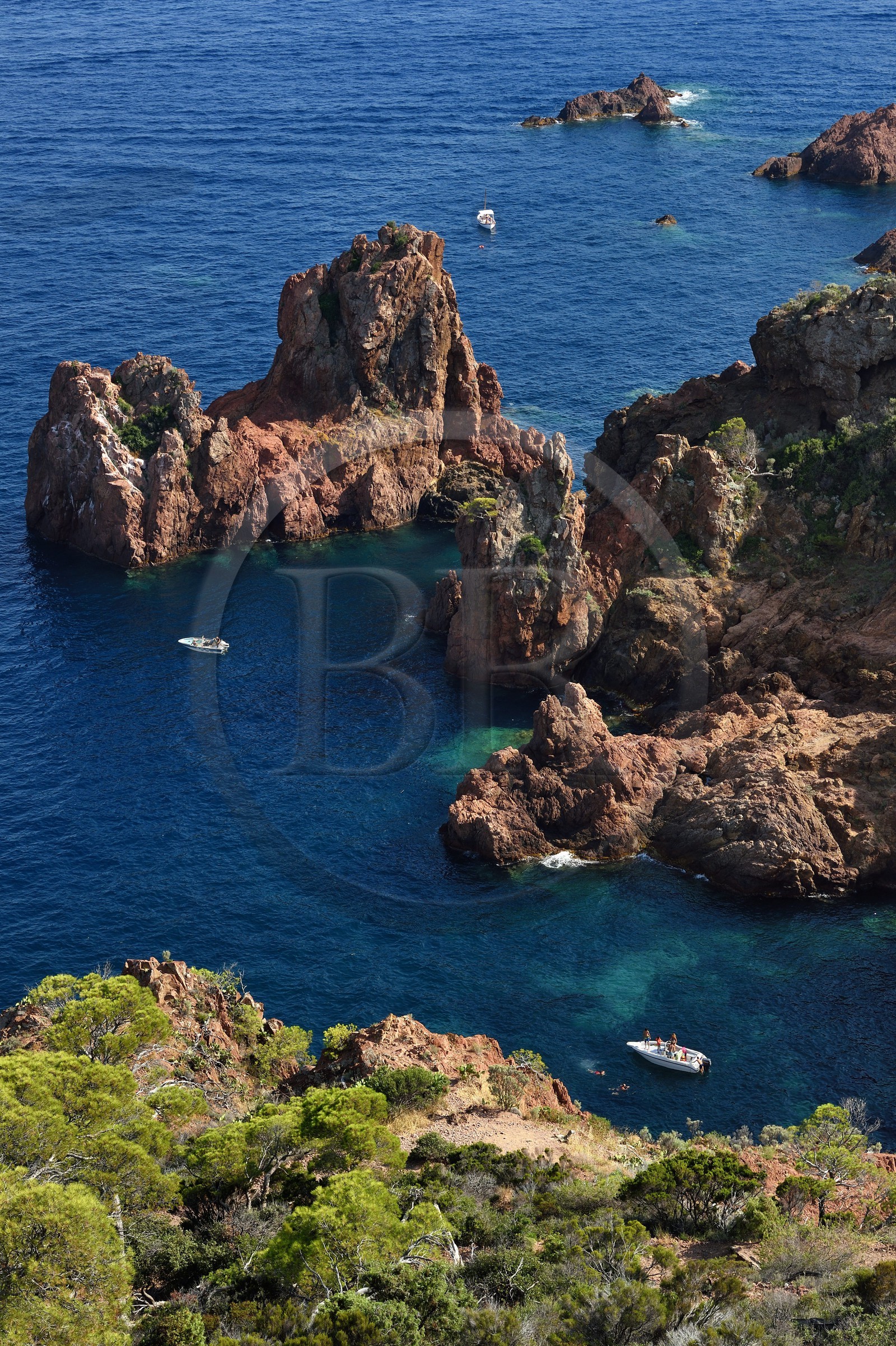 France, Var (83), Agay commune de Saint-Raphaël, massif de l'Estérel, crique du cap du Dramont