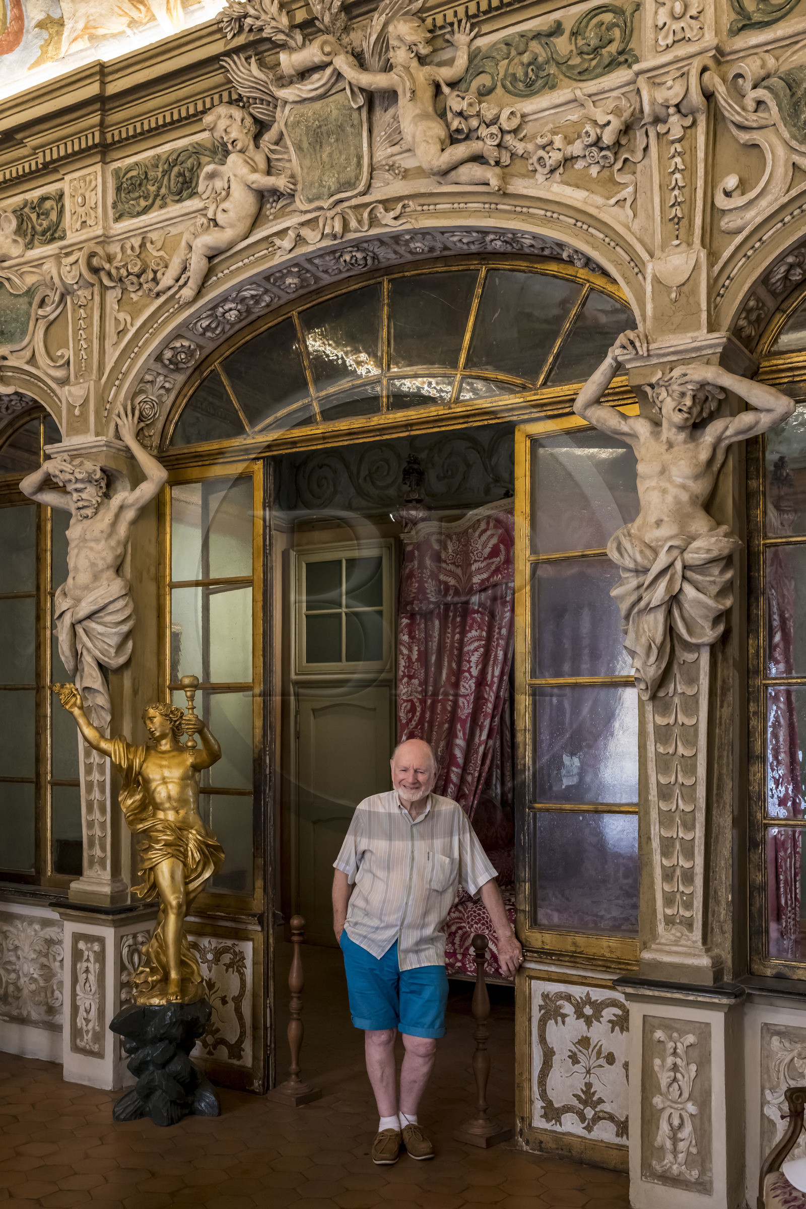 France, Alpes-Maritimes (06), Nice, quartier du Vieux Nice, Palais Lascaris du milieu XVIIe siècle, la chambre d’apparat du deuxième étage et son alcove, l'historien Luc Thévenon