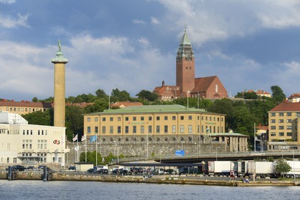 Sweden, Västra Götaland, Göteborg (Gothenburg), fishing port and the Masthugg church (Masthuggskyrkan) in the background