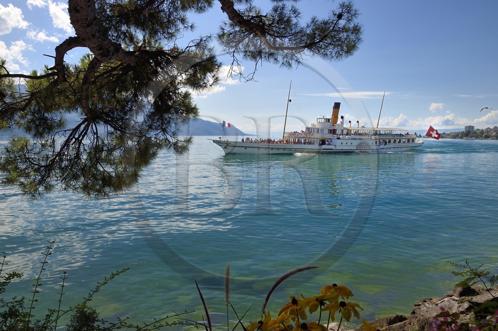 Suisse, Canton de Vaud, Montreux, sur les berges du Lac Léman, le bateau à vapeur à roues à aubes Montreux (1904) de la Compagnie générale de navigation sur le lac Léman (CGN)