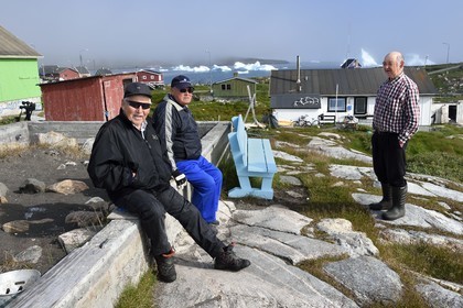 Greenland, west coast, Disko Island, inhabitants from the village of Qeqertarsuaq and icebergs in the background