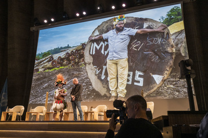 France, Paris (75), siège de l'UNESCO, conférence à l'Université de la Terre du 25 novembre 2022, le chef Papou Mundiya Kepanga