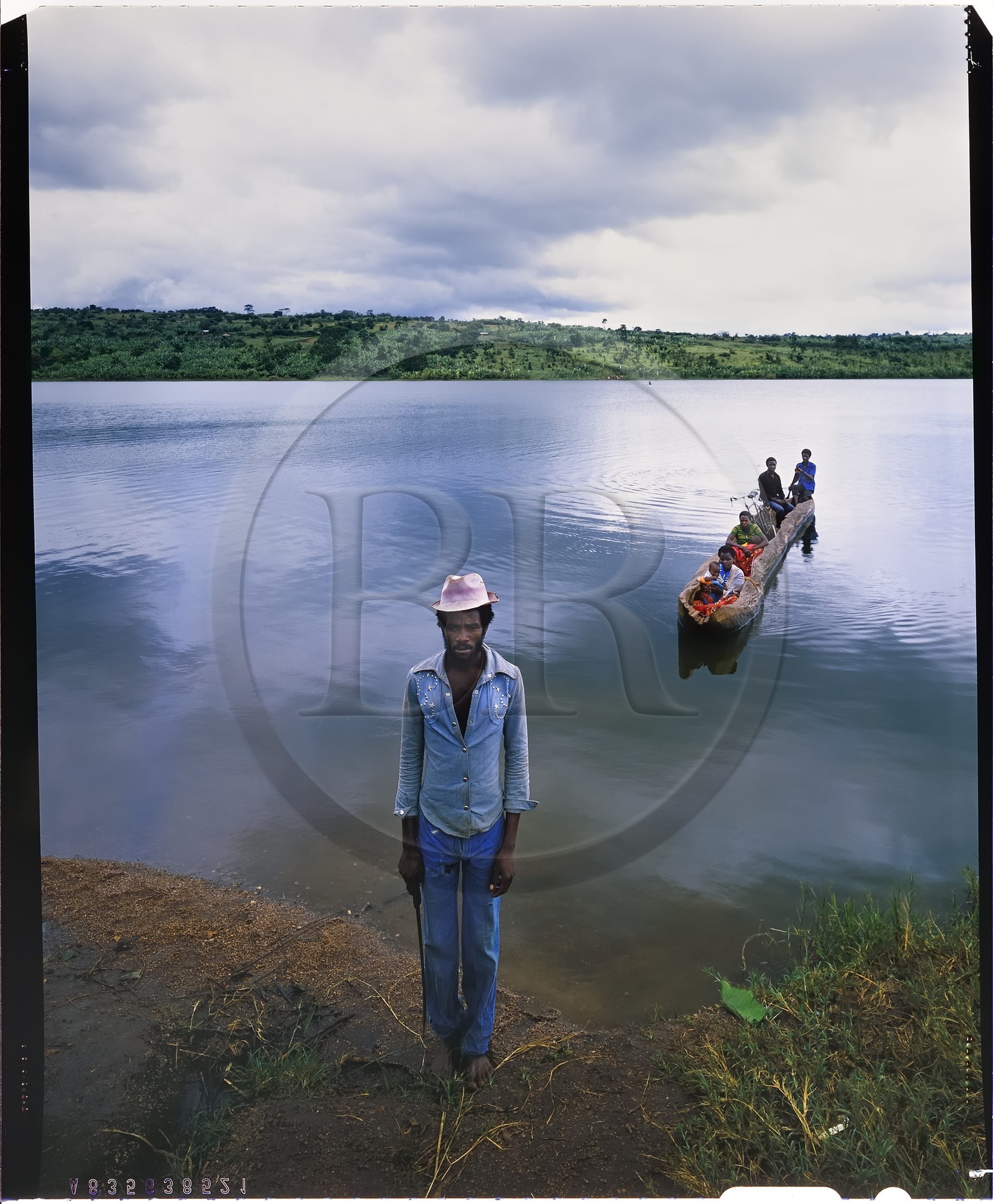 Burundi, Kirundo Province, Hutu man by the lake Cyohoha South also called Cohoha lake, in the background a carved canoe in a single trunk that can cross the lake to join the Rwanda (4x5 reversal film reproduction)