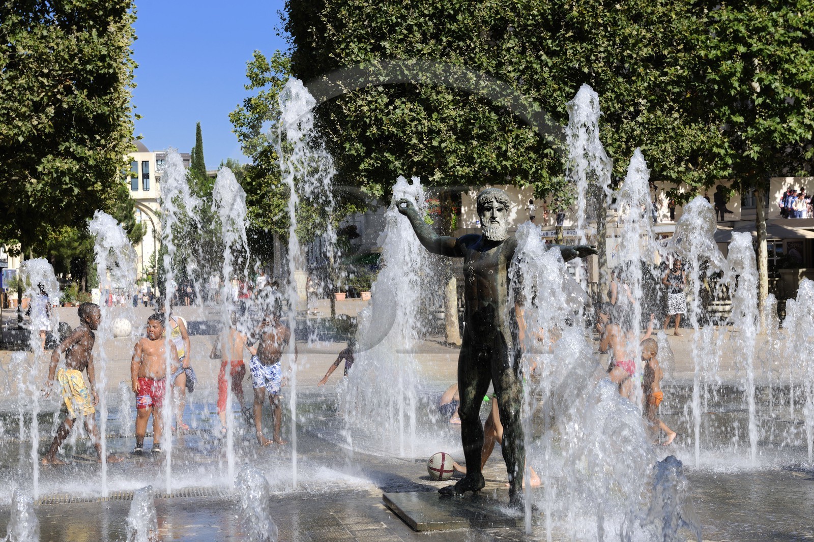 France, Hérault (34), Montpellier, quartier Antigone de l'architecte Ricardo Bofill, la fontaine de la place du Nombre d'Or