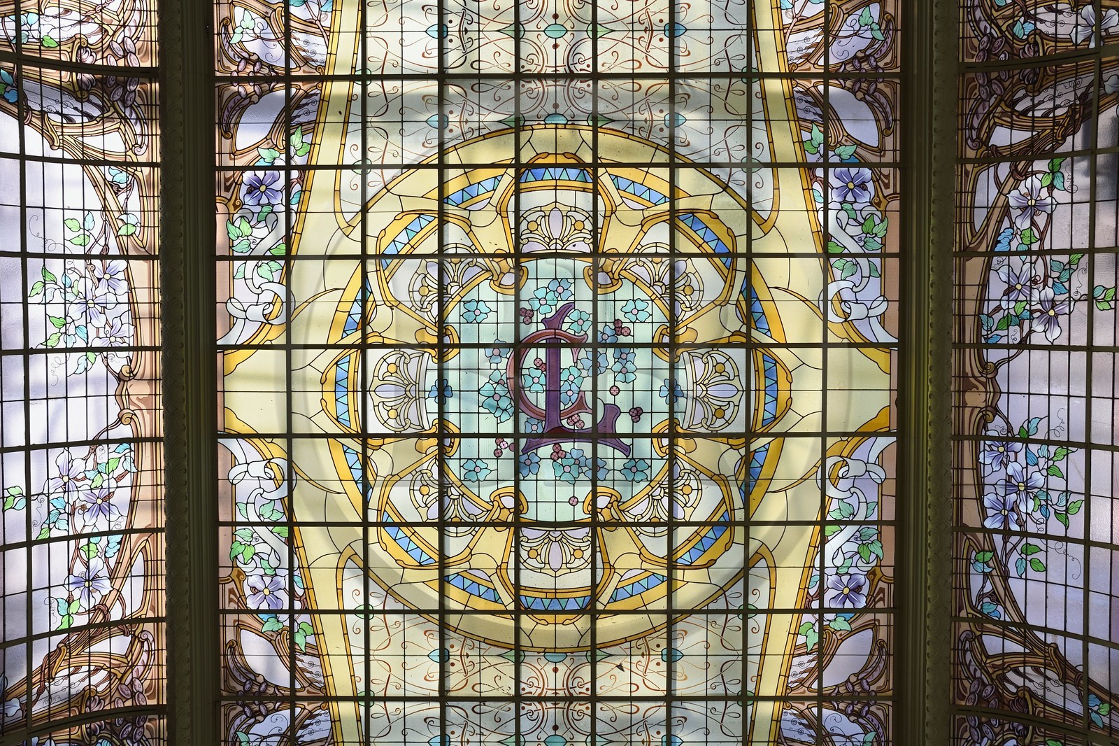 France, Meurthe et Moselle (54), Nancy, verrière monumentale Art Nouveau de 250m2 de la banque Crédit Lyonnais aujourd'hui LCL par Jacques Gruber Ecole de Nancy