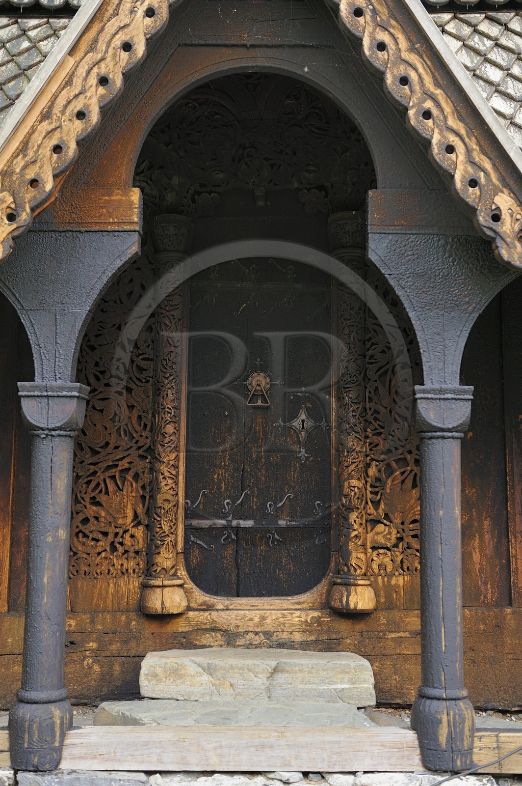 Norvège, comté de Sogn Og Fjordane, Vik, église en bois debout ou stavkirke (1130) de Hopperstad aux motifs vikings de l’ère pré-chrétienne