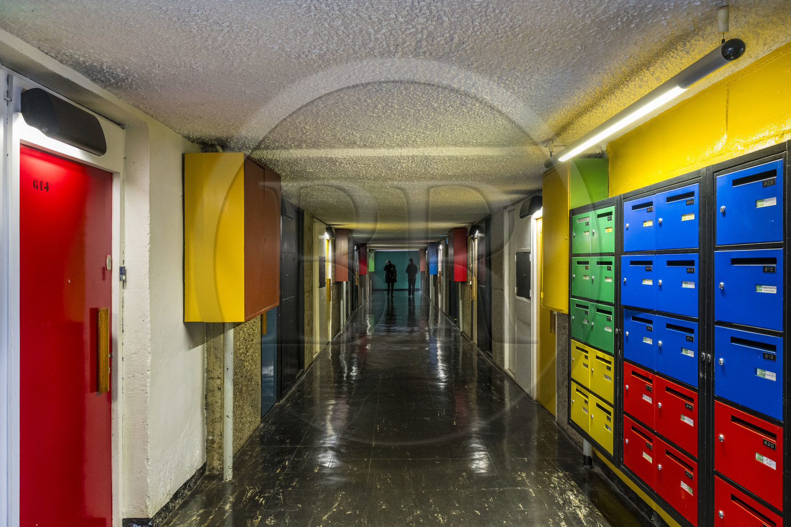 France, Loire-Atlantique (44), banlieue de Nantes, Rezé, la Maison Radieuse par l'architecte Le Corbusier, une rue intérieure