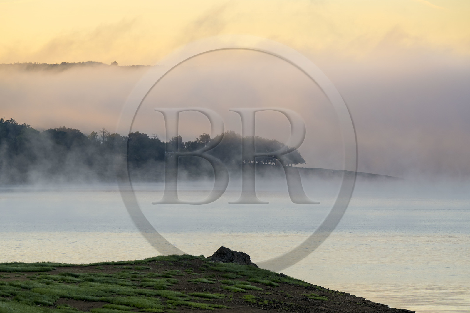 France, Nievre, Regional Natural Park of Morvan, Chaumard, Pannecière lake in the early morning mist