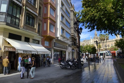 Spain, Andalusia, Seville,  Bodega, tramway on the avenida de la Constitucion and the Giralda in the background